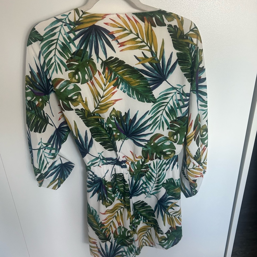 Love Tropical Leaf Print Romper - Picture 4 of 7